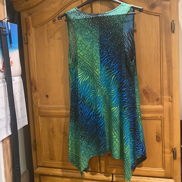 No tagsPit to pit 21” kerchief top. - Picture 5 of 5